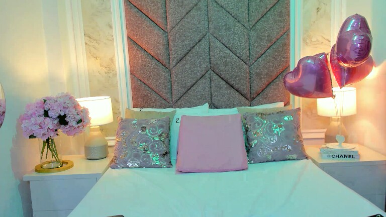 ScarletShinee's Streamate show and profile