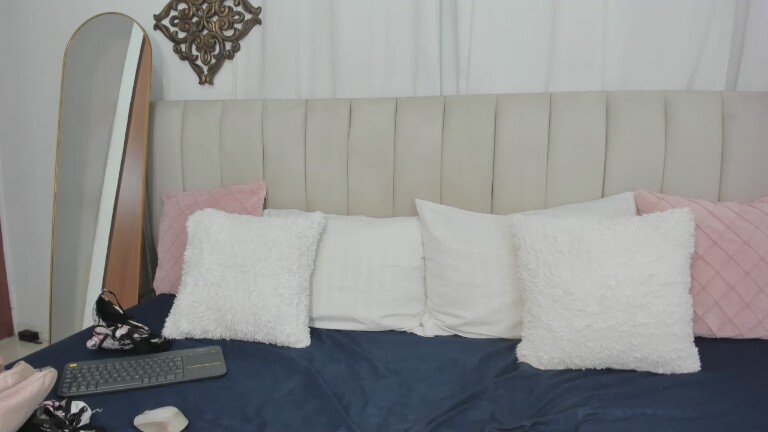 SophiaJohnes's Streamate show and profile