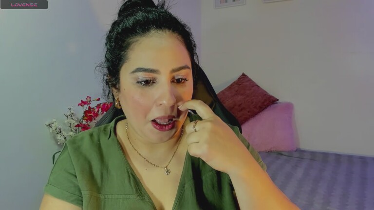 LauraCastaneda's Streamate show and profile