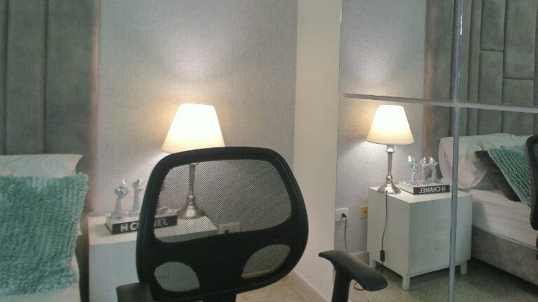 ZairaAbad's Streamate show and profile