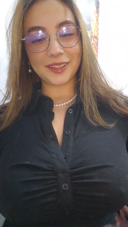 RoxanneWill's Streamate show and profile