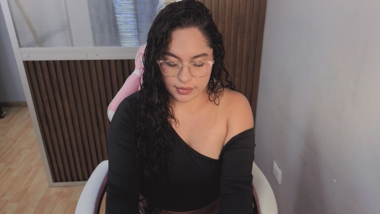 SharaThomas's Streamate show and profile