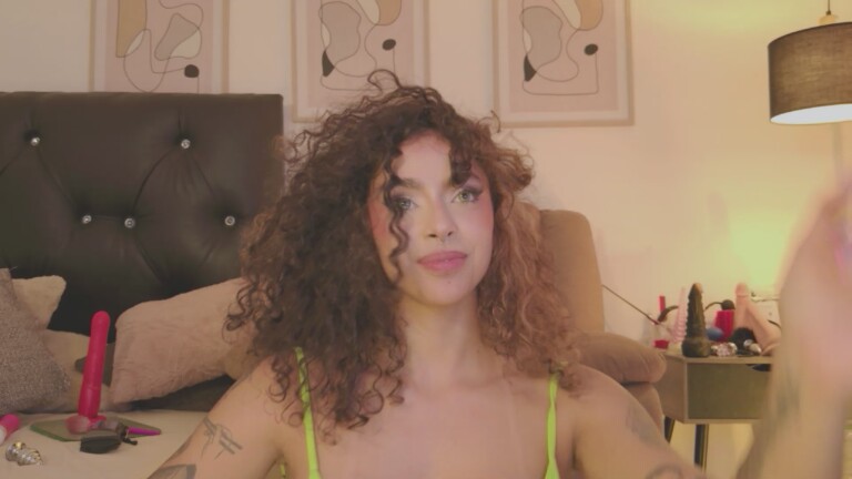 sofiasantana66's Streamate show and profile