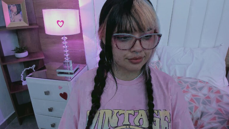 MaddieWaves's Streamate show and profile