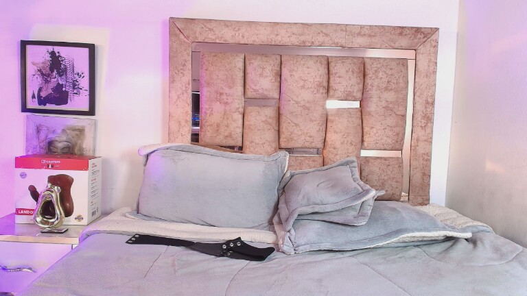 ElenaThayloor's Streamate show and profile