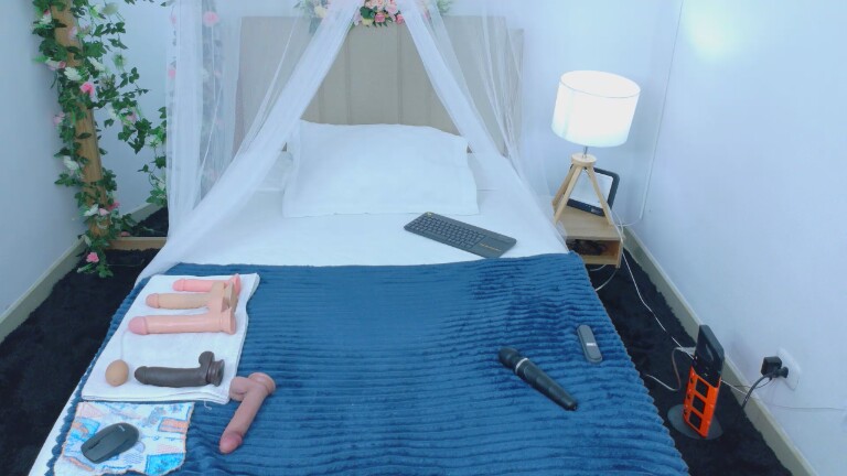 Foxxy_lov's Streamate show and profile