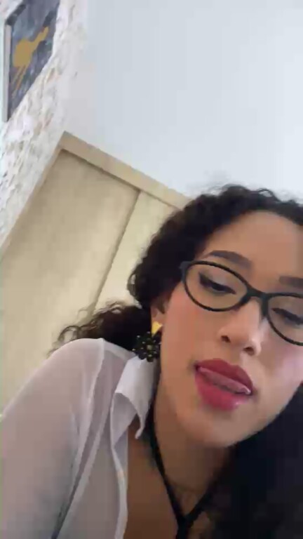 SofiaaV's Streamate show and profile