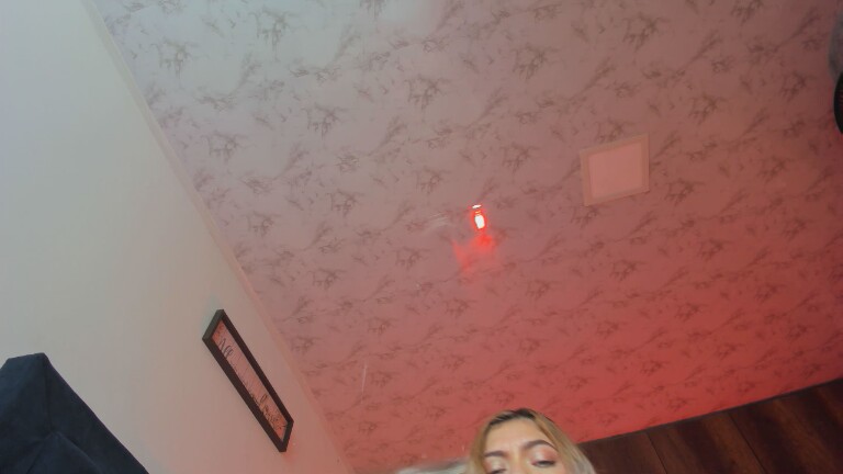 aliceee18's Streamate show and profile