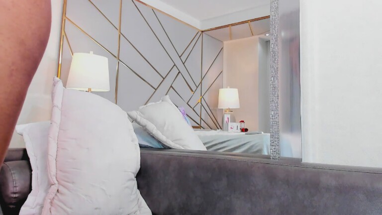 KiraHill's Streamate show and profile