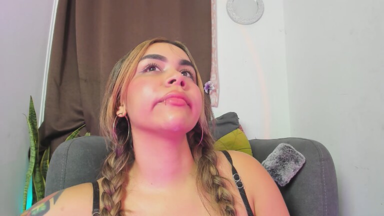 Nyagasai's Streamate show and profile