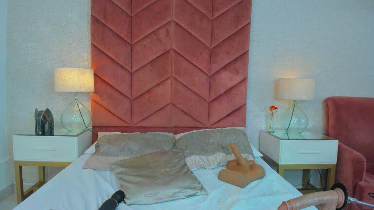 EmiRoseth's Streamate show and profile