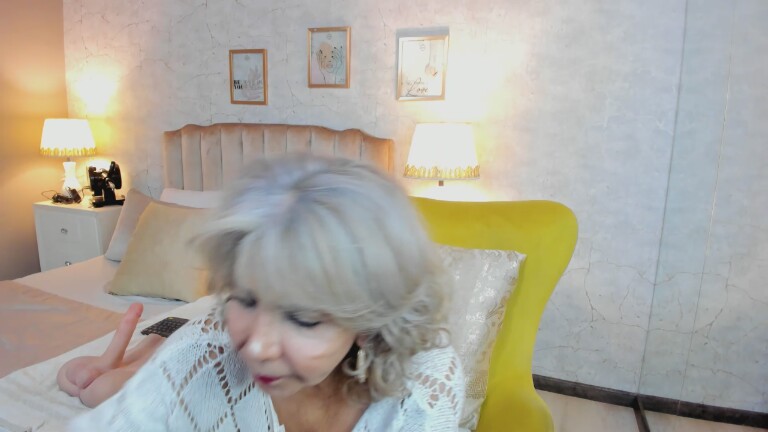 MoulinLamour's Streamate show and profile