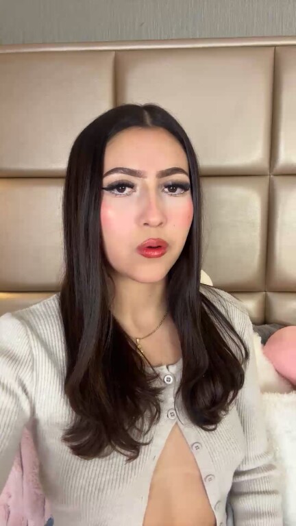 LiaBoston's Streamate show and profile