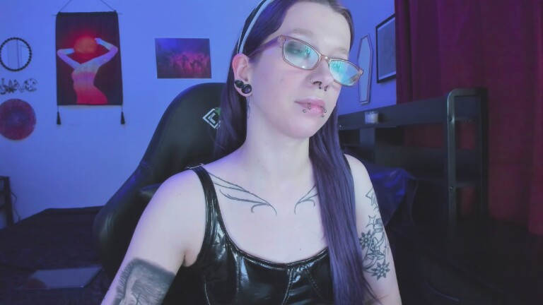 NikkiVill's Streamate show and profile