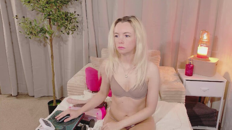 SophiaSinclaireX's Streamate show and profile